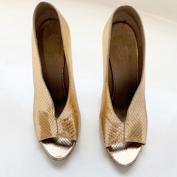 Burberry peep toe snakeskin pump size 9.5 - Picture 6 of 7